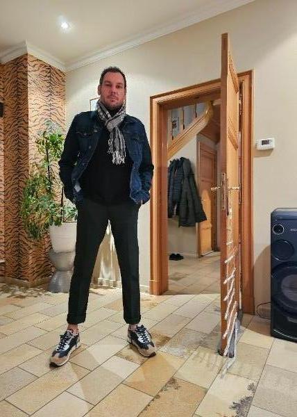 Comment créer un style vestimentaire moderne homme dans la région de Mons ? 