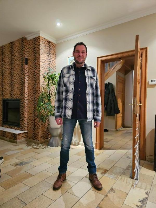 Comment créer un style vestimentaire moderne homme dans la région de Mons ? 