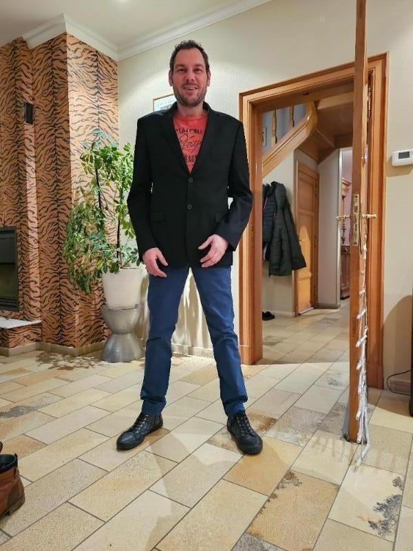Comment créer un style vestimentaire moderne homme dans la région de Mons ? 